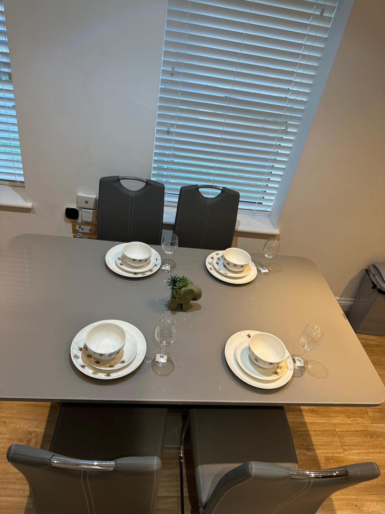 2 Beds Mint Drive With Secure Car Or Park W Wifi-netflix No Deposit Required * Birmingham